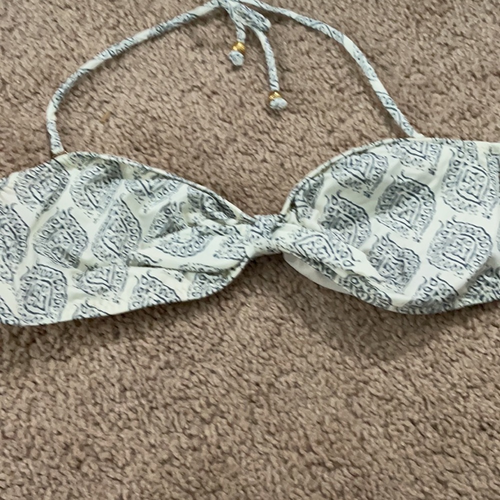 Bikini - Picture 2 of 3